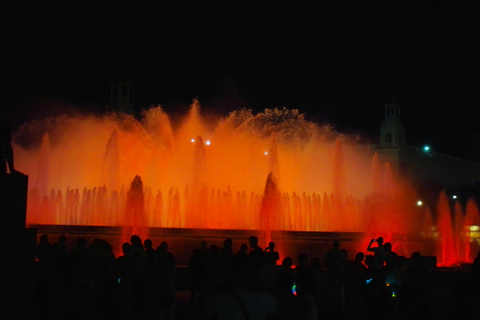 Font Magica Wasserspiele in rot