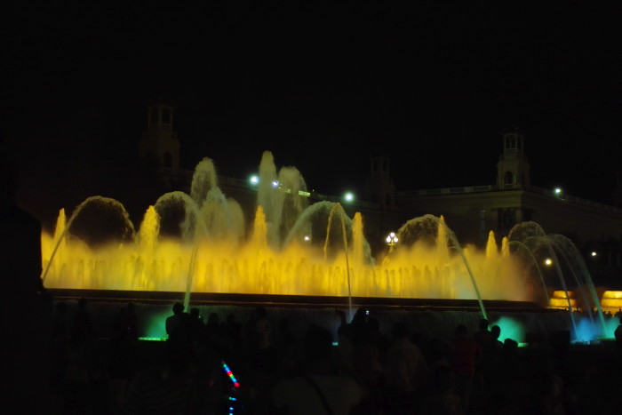 die Wasserspiele sind passend zu Musik choreographiert