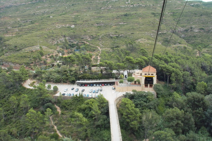 Blick aus der Seilbahn auf dem Weg nach Montserrat
