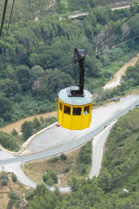 Blick aus der Seilbahn auf dem Weg nach Montserrat