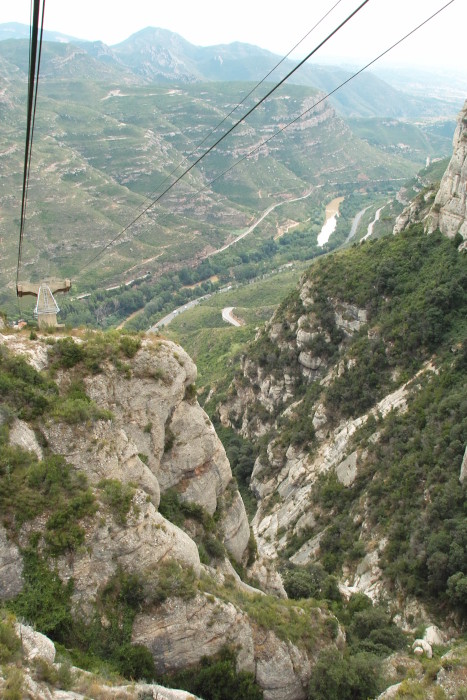 Blick aus der Seilbahn auf dem Weg nach Montserrat