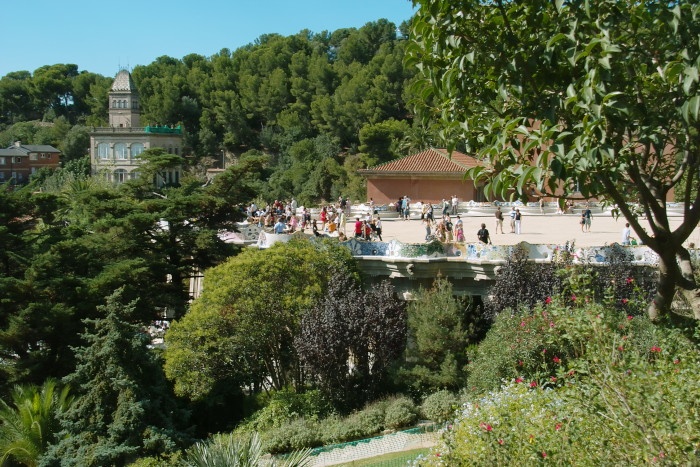 Hauptplatz Park Güell mit Schlagenbank