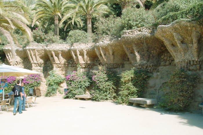 Hauptplatz Park Güell mit Schlagenbank