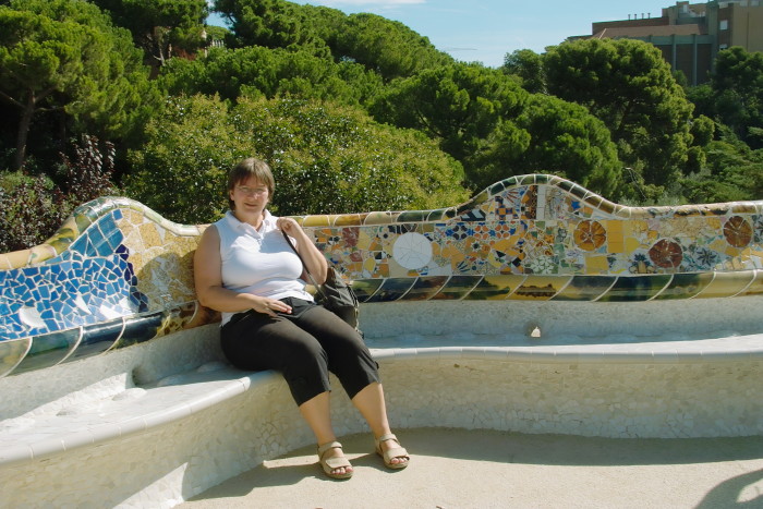 bequem und anatomisch geforme Sitzgelegenheit im Park Güell