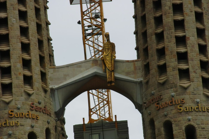 Der auferstandene Christus als goldene Figur