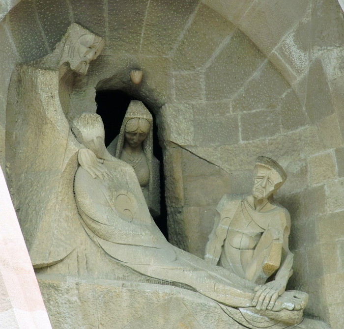 Grablegung Jesu in der Passionsfassade der Sagrada Família
