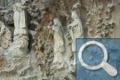 Weihnachtsfassade der Sagrada Família - musizierende Engel mit Schalmei und Trommel